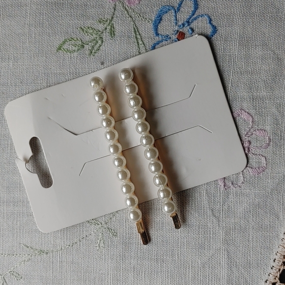 ♦️3 for $15 Pearl Bobby Pin Set - Picture 2 of 8